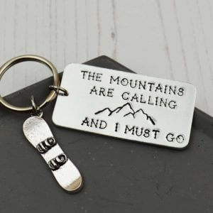 Stamped With Love - The Mountains are calling keyring with Snowboard